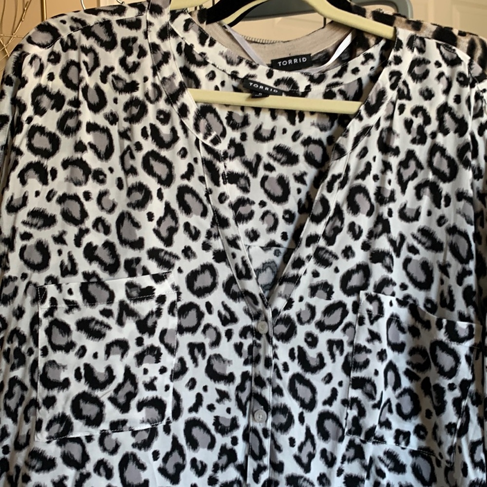 Torrid Size 6. Button Front Cap Sleeve Challis - image 1